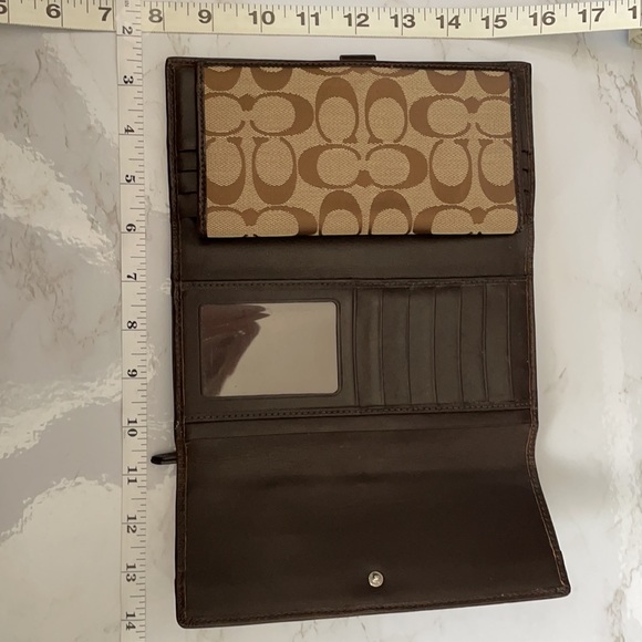 Women’s Mesh Fabric Wallet - Picture 2 of 3